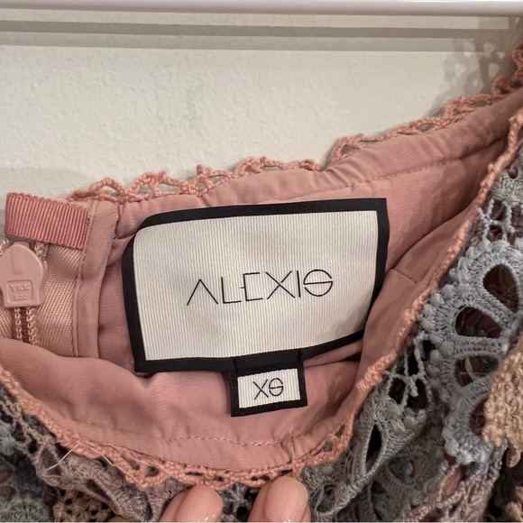 Alexis Lace Romper - Picture 5 of 11